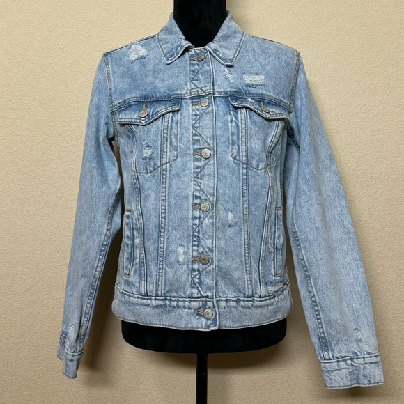 Old Navy Jackets & Blazers - Old Navy jacket women small 100% cotton light wash distressed jean denim blue